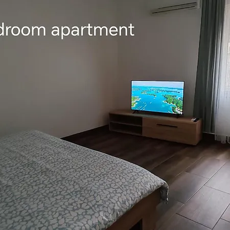 Little Paradise פולה