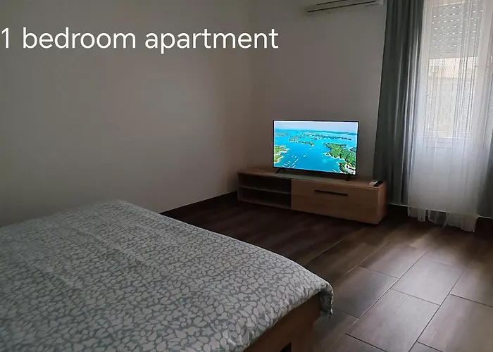 Little Paradise פולה